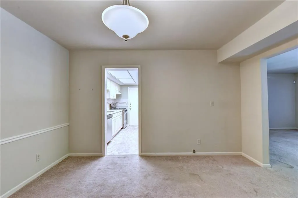 6851 Roswell Road Unit H5, Sandy Springs, Georgia 30328, 2 Bedrooms Bedrooms, ,2 BathroomsBathrooms,Residential,Sold,6851 Roswell Road Unit H5,6887707