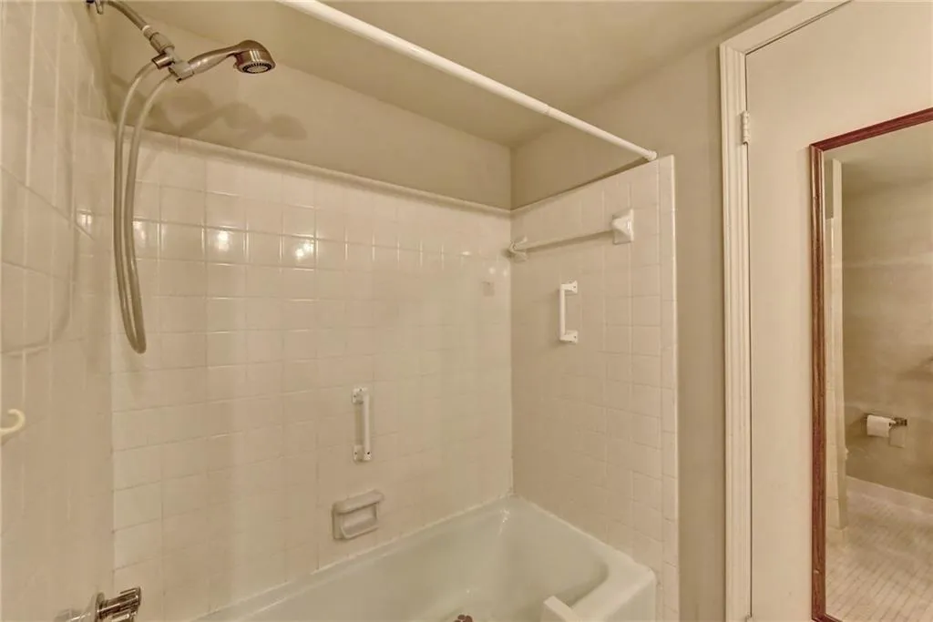 6851 Roswell Road Unit H5, Sandy Springs, Georgia 30328, 2 Bedrooms Bedrooms, ,2 BathroomsBathrooms,Residential,Sold,6851 Roswell Road Unit H5,6887707