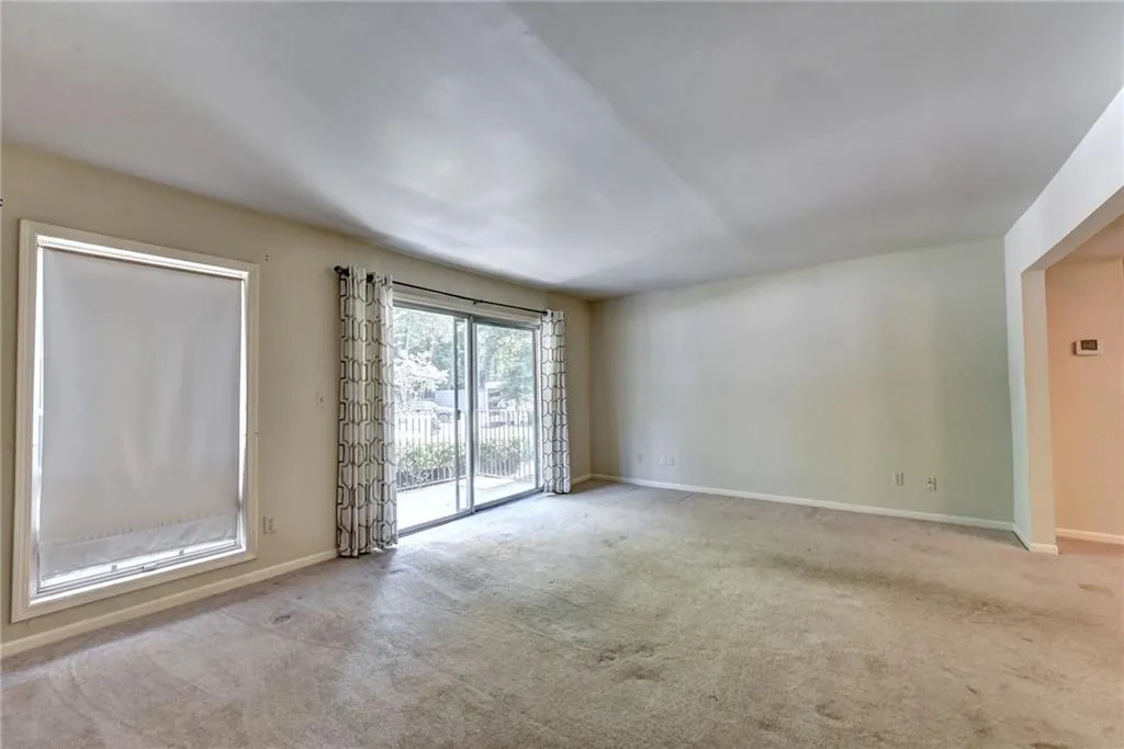 6851 Roswell Road Unit H5, Sandy Springs, Georgia 30328, 2 Bedrooms Bedrooms, ,2 BathroomsBathrooms,Residential,Sold,6851 Roswell Road Unit H5,6887707