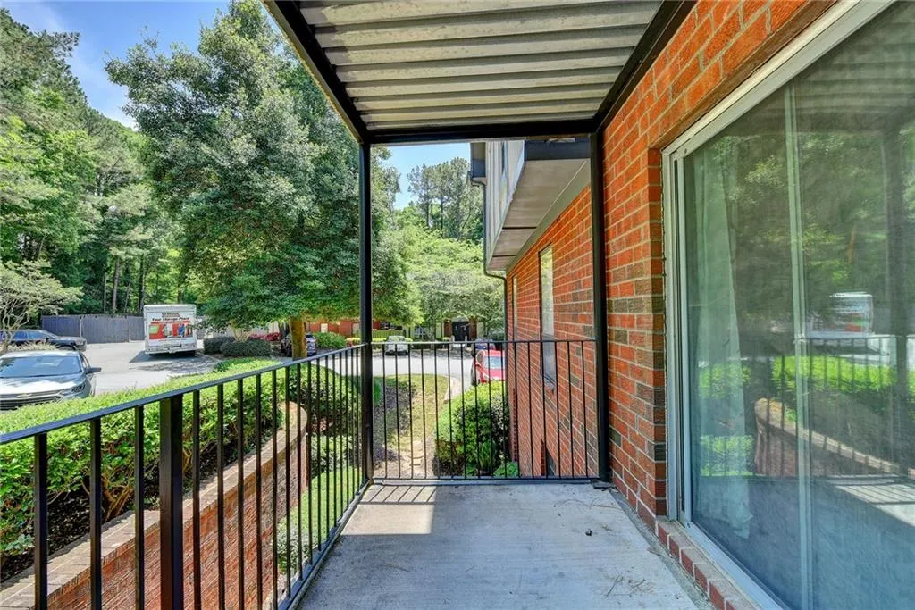 6851 Roswell Road Unit H5, Sandy Springs, Georgia 30328, 2 Bedrooms Bedrooms, ,2 BathroomsBathrooms,Residential,Sold,6851 Roswell Road Unit H5,6887707