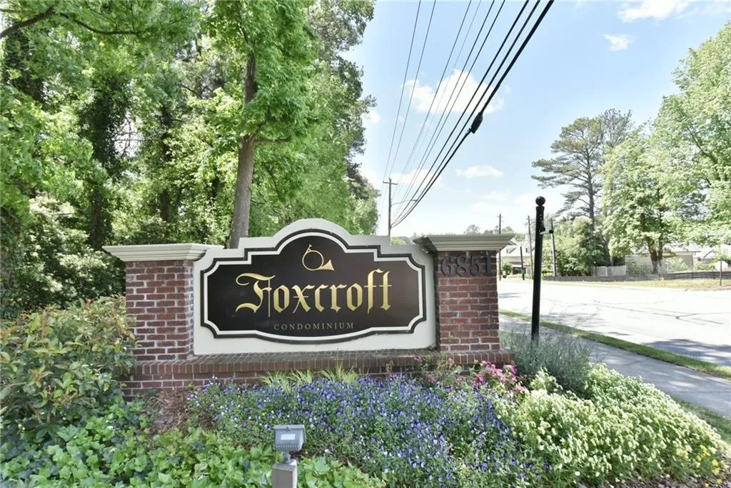 6851 Roswell Road Unit H5, Sandy Springs, Georgia 30328, 2 Bedrooms Bedrooms, ,2 BathroomsBathrooms,Residential,Sold,6851 Roswell Road Unit H5,6887707