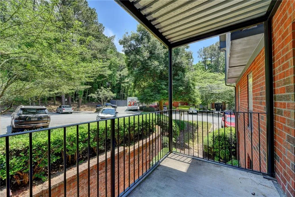 6851 Roswell Road Unit H5, Sandy Springs, Georgia 30328, 2 Bedrooms Bedrooms, ,2 BathroomsBathrooms,Residential,Sold,6851 Roswell Road Unit H5,6887707
