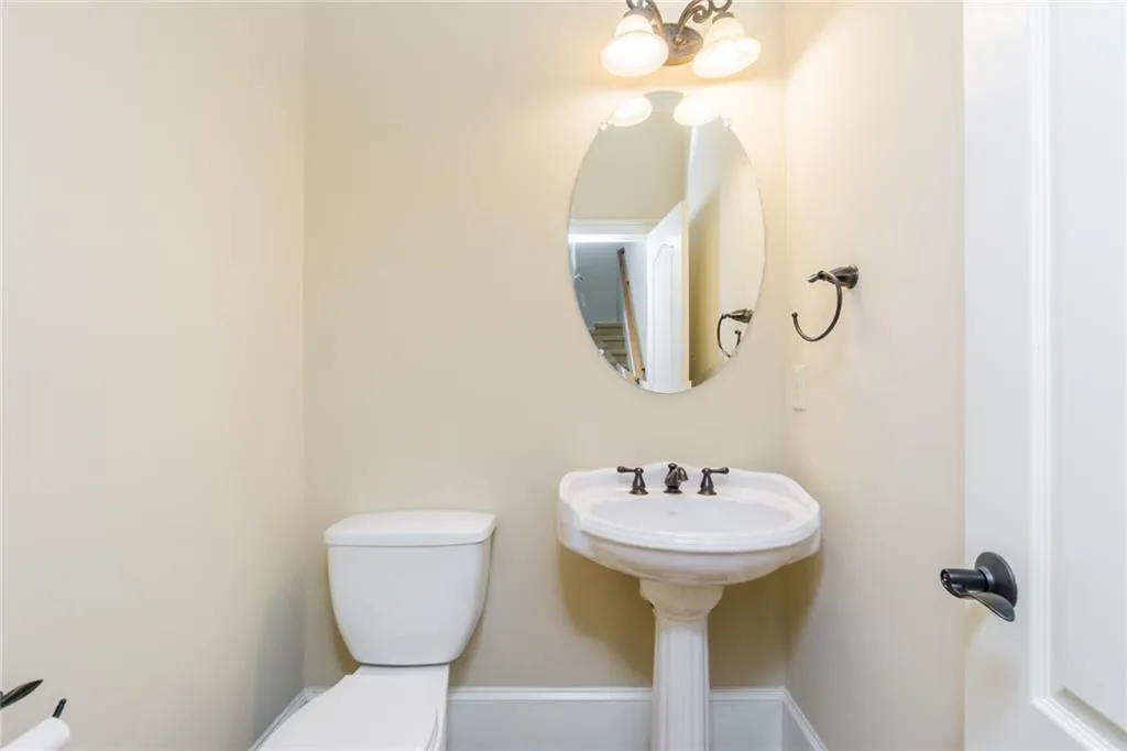 940 Delaronde Court, Sandy Springs, Georgia 30328, 3 Bedrooms Bedrooms, ,3 BathroomsBathrooms,Residential,Sold,940 Delaronde Court,5957303