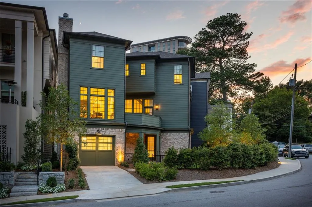 77 Delmont Drive, Atlanta, Georgia 30305, 4 Bedrooms Bedrooms, ,4 BathroomsBathrooms,Residential,For Sale,77 Delmont Drive,7611302