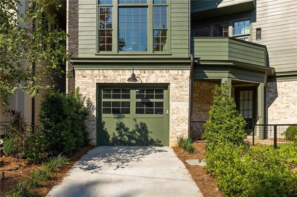 77 Delmont Drive, Atlanta, Georgia 30305, 4 Bedrooms Bedrooms, ,4 BathroomsBathrooms,Residential,For Sale,77 Delmont Drive,7611302