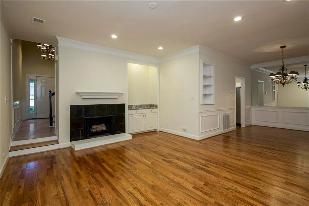 5260 Chemin De Vie, Atlanta, Georgia 30342, 3 Bedrooms Bedrooms, ,2 BathroomsBathrooms,Residential,Sold,5260 Chemin De Vie,6072390