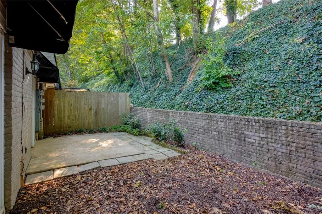 5260 Chemin De Vie, Atlanta, Georgia 30342, 3 Bedrooms Bedrooms, ,2 BathroomsBathrooms,Residential,Sold,5260 Chemin De Vie,6072390