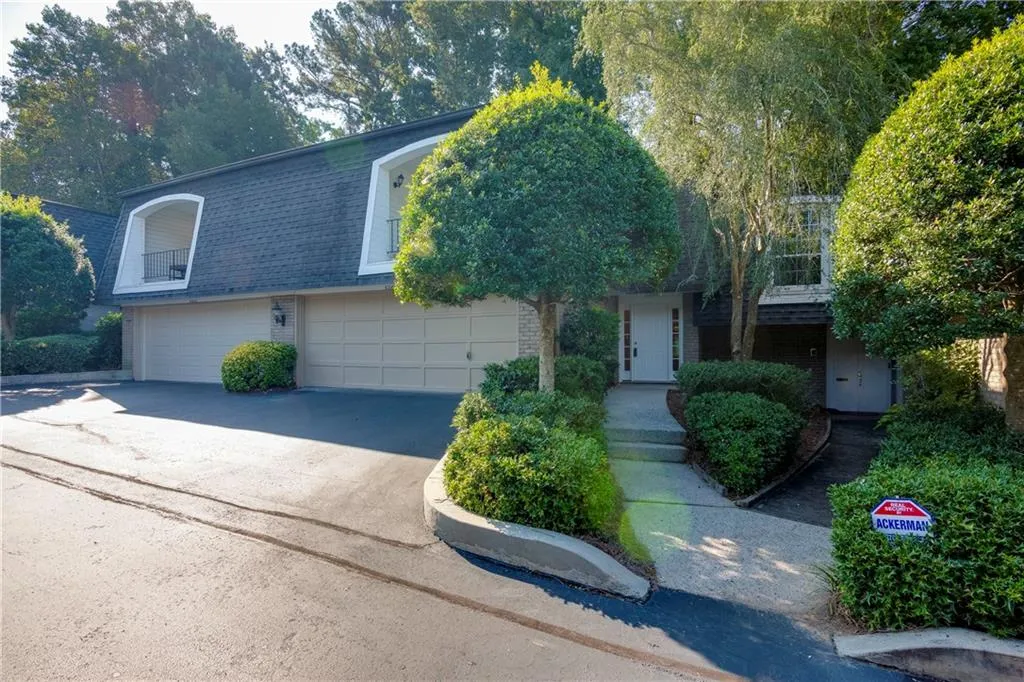 5260 Chemin De Vie, Atlanta, Georgia 30342, 3 Bedrooms Bedrooms, ,2 BathroomsBathrooms,Residential,Sold,5260 Chemin De Vie,6072390