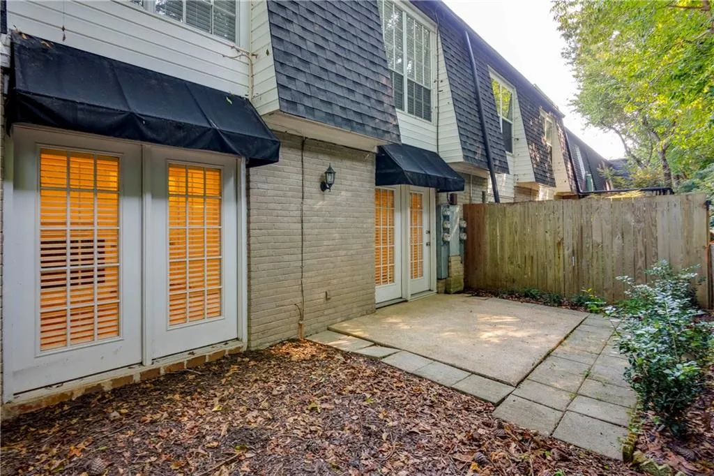 5260 Chemin De Vie, Atlanta, Georgia 30342, 3 Bedrooms Bedrooms, ,2 BathroomsBathrooms,Residential,Sold,5260 Chemin De Vie,6072390