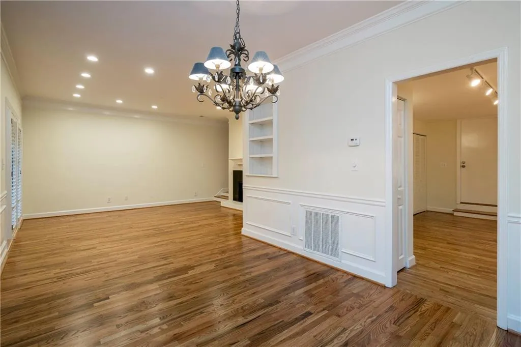 5260 Chemin De Vie, Atlanta, Georgia 30342, 3 Bedrooms Bedrooms, ,2 BathroomsBathrooms,Residential,Sold,5260 Chemin De Vie,6072390