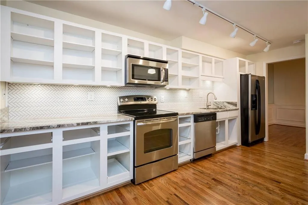 5260 Chemin De Vie, Atlanta, Georgia 30342, 3 Bedrooms Bedrooms, ,2 BathroomsBathrooms,Residential,Sold,5260 Chemin De Vie,6072390