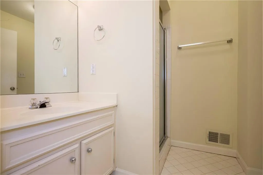 5260 Chemin De Vie, Atlanta, Georgia 30342, 3 Bedrooms Bedrooms, ,2 BathroomsBathrooms,Residential,Sold,5260 Chemin De Vie,6072390