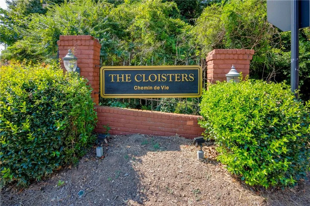 5260 Chemin De Vie, Atlanta, Georgia 30342, 3 Bedrooms Bedrooms, ,2 BathroomsBathrooms,Residential,Sold,5260 Chemin De Vie,6072390