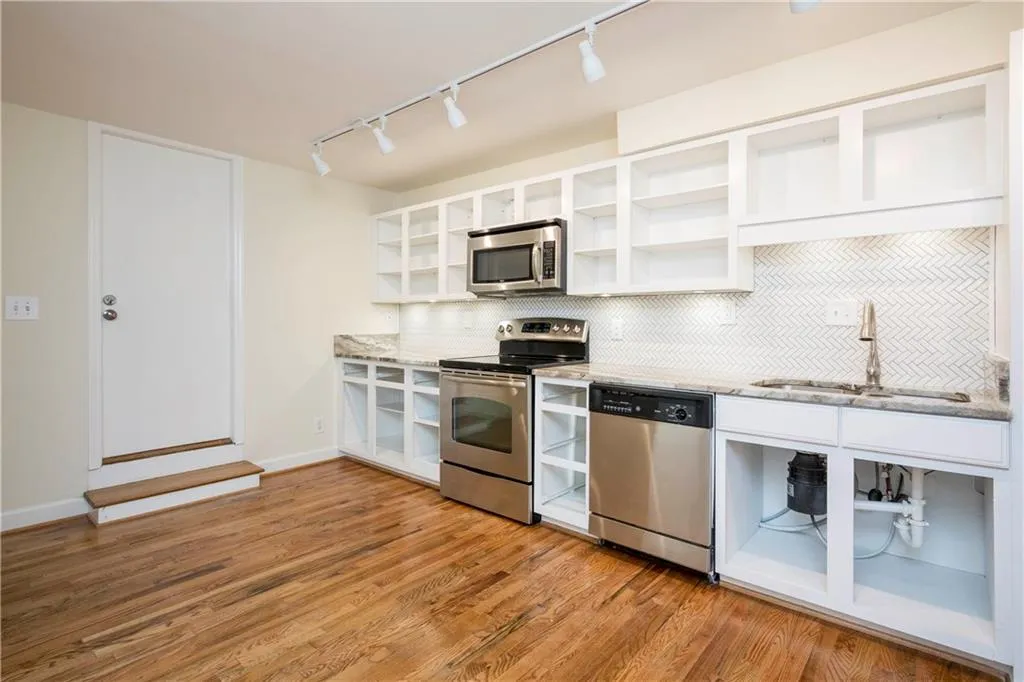 5260 Chemin De Vie, Atlanta, Georgia 30342, 3 Bedrooms Bedrooms, ,2 BathroomsBathrooms,Residential,Sold,5260 Chemin De Vie,6072390