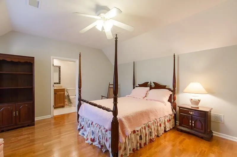 10 The Croft, Sandy Springs, Georgia 30342, 4 Bedrooms Bedrooms, ,5 BathroomsBathrooms,Residential,Sold,10 The Croft,5643467