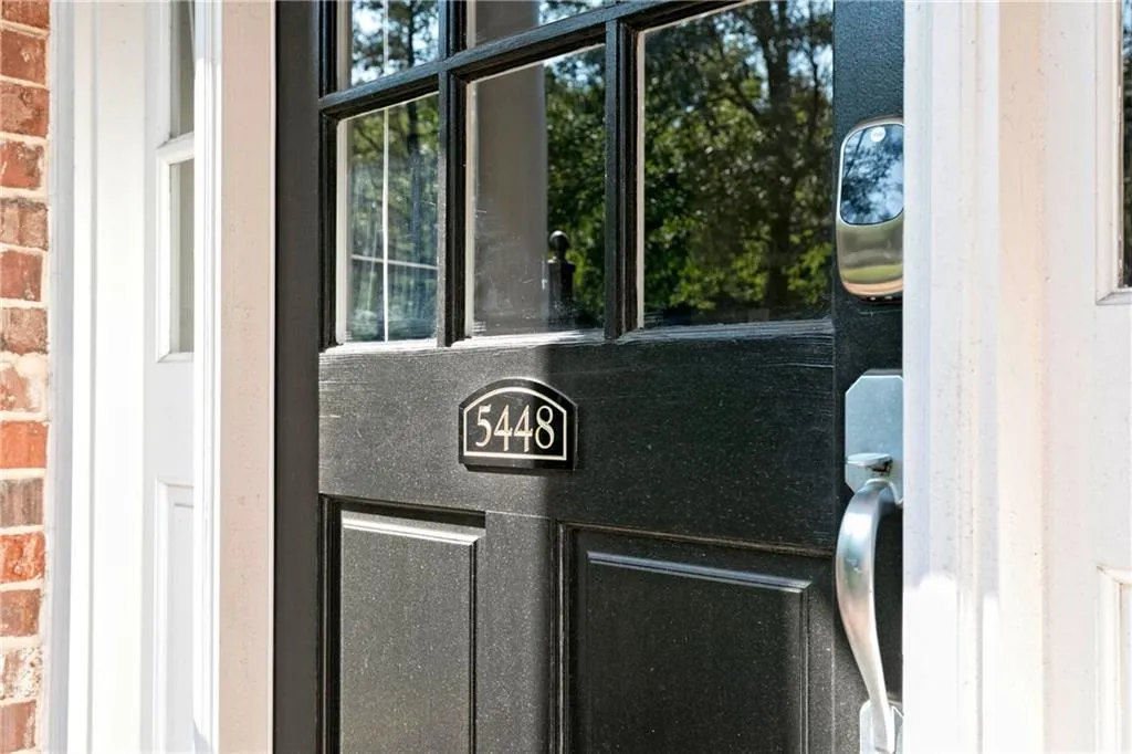 5448 Glenridge View, Atlanta, Georgia 30342, 3 Bedrooms Bedrooms, ,3 BathroomsBathrooms,Residential,Sold,5448 Glenridge View,5907647 5448 Glenridge View, Atlanta, Georgia 30342, 3 Bedrooms Bedrooms, ,3 BathroomsBathrooms,Residential,Sold,5448 Glenridge View,5907647