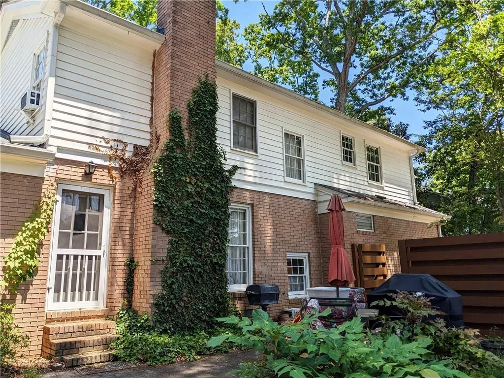 215 Dalrymple Road, Sandy Springs, Georgia 30328, 4 Bedrooms Bedrooms, ,3 BathroomsBathrooms,Residential,Sold,215 Dalrymple Road,7214699