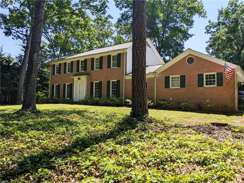 215 Dalrymple Road, Sandy Springs, Georgia 30328, 4 Bedrooms Bedrooms, ,3 BathroomsBathrooms,Residential,Sold,215 Dalrymple Road,7214699