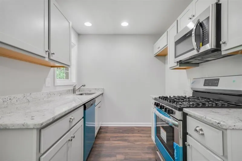 6900 Roswell Road Unit P4, Sandy Springs, Georgia 30328, 4 Bedrooms Bedrooms, ,2 BathroomsBathrooms,Residential,Sold,6900 Roswell Road Unit P4,6720540