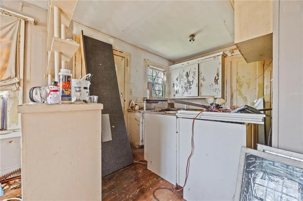 16 Grove Park Place Nw, Atlanta, Georgia 30318, 2 Bedrooms Bedrooms, ,1 BathroomBathrooms,Residential,For Sale,16 Grove Park Place Nw,7634300