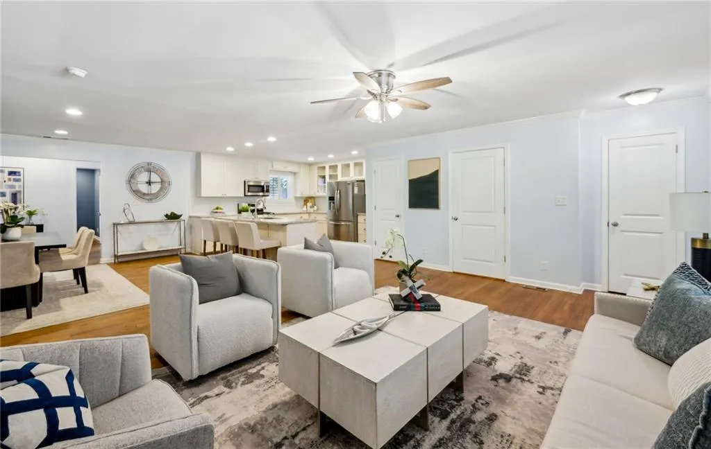 2624 Cove Circle Ne, Brookhaven, Georgia 30319, 4 Bedrooms Bedrooms, ,3 BathroomsBathrooms,Residential,For Sale,2624 Cove Circle Ne,7627452