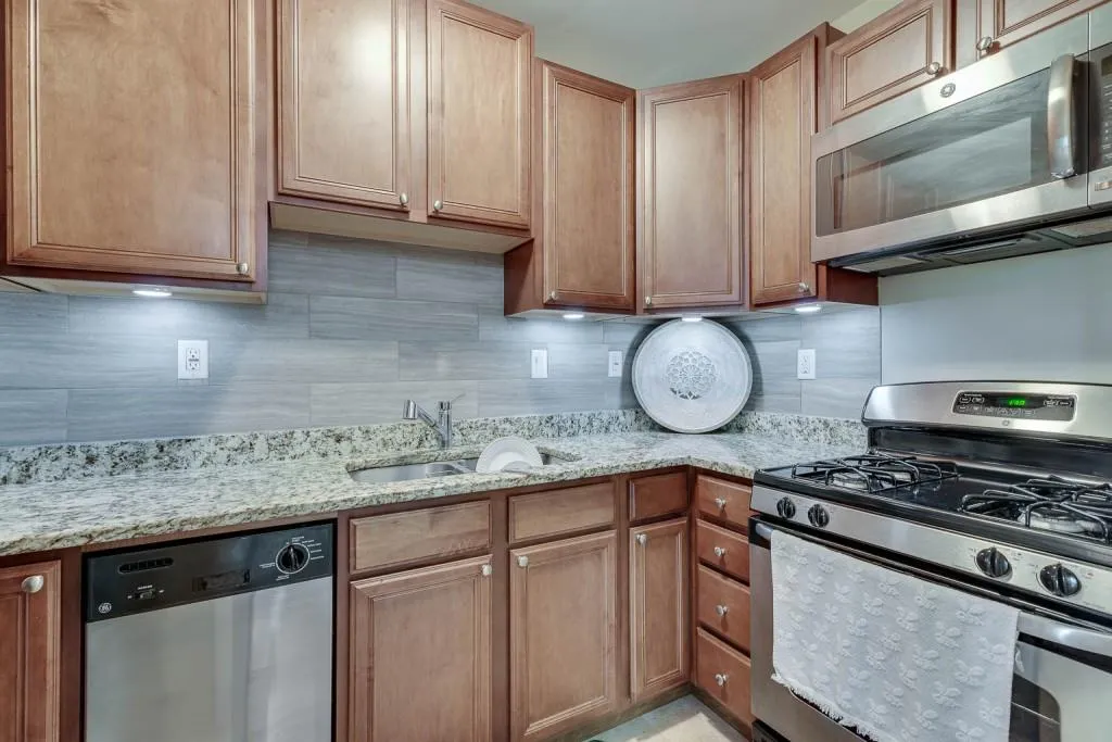 6980 Roswell Road Unit D13, Atlanta, Georgia 30328, 1 Bedroom Bedrooms, ,1 BathroomBathrooms,Residential,Sold,6980 Roswell Road Unit D13,6929480