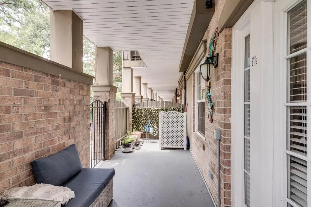6980 Roswell Road Unit D13, Atlanta, Georgia 30328, 1 Bedroom Bedrooms, ,1 BathroomBathrooms,Residential,Sold,6980 Roswell Road Unit D13,6929480