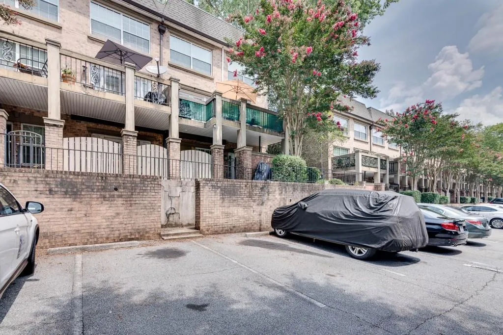 6980 Roswell Road Unit D13, Atlanta, Georgia 30328, 1 Bedroom Bedrooms, ,1 BathroomBathrooms,Residential,Sold,6980 Roswell Road Unit D13,6929480