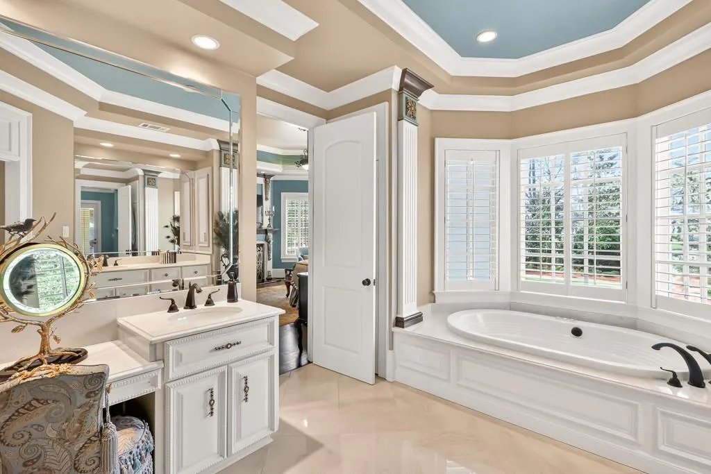 Relaxing spa tub, view to the private backyard