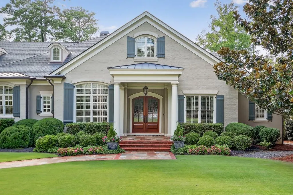 Covered entryway with flagstone & traditional pillars