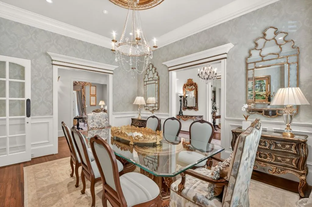 Spacious Dining Room, Seats 12+, 12' ceilings, crown molding, double windows, new light fixture
