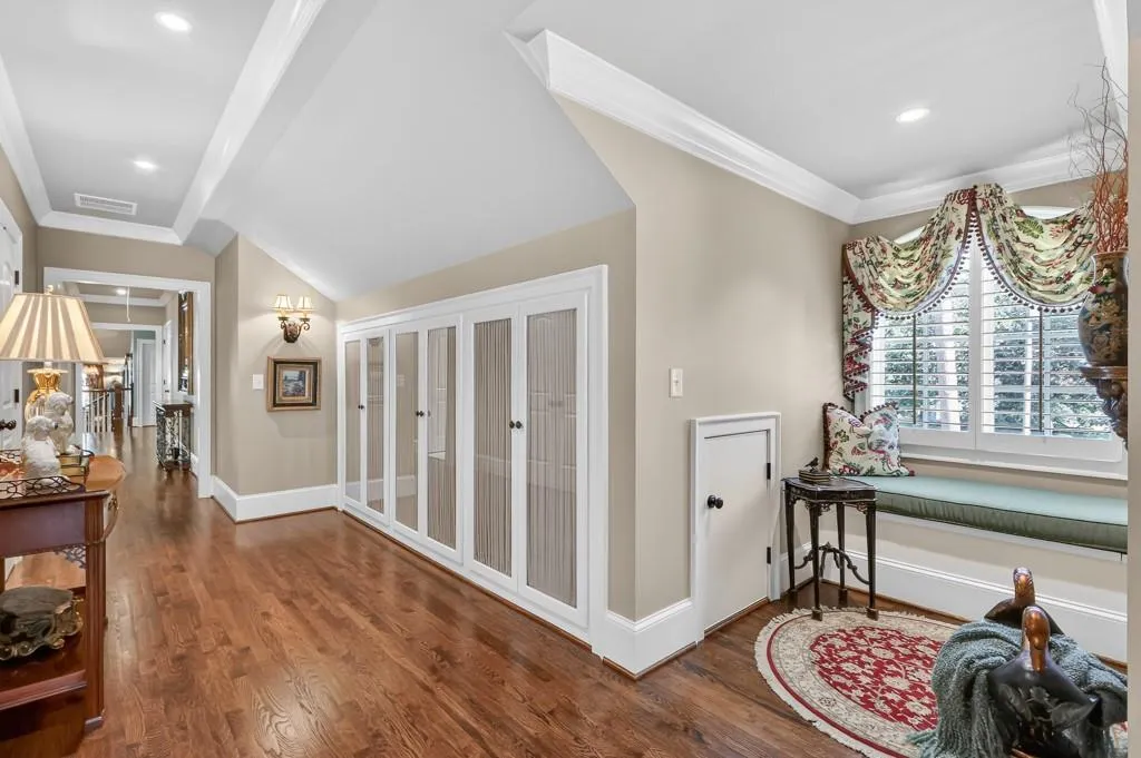 Spacious hallway upstairs with built in book shelves & reading alcove