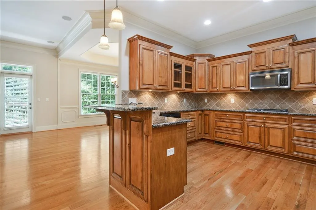 5492 Glenridge Drive Unit 536, Atlanta, Georgia 30342, 4 Bedrooms Bedrooms, ,3 BathroomsBathrooms,Residential,Sold,5492 Glenridge Drive Unit 536,6120056