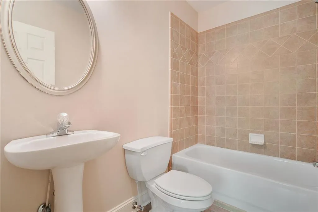 5492 Glenridge Drive Unit 536, Atlanta, Georgia 30342, 4 Bedrooms Bedrooms, ,3 BathroomsBathrooms,Residential,Sold,5492 Glenridge Drive Unit 536,6120056