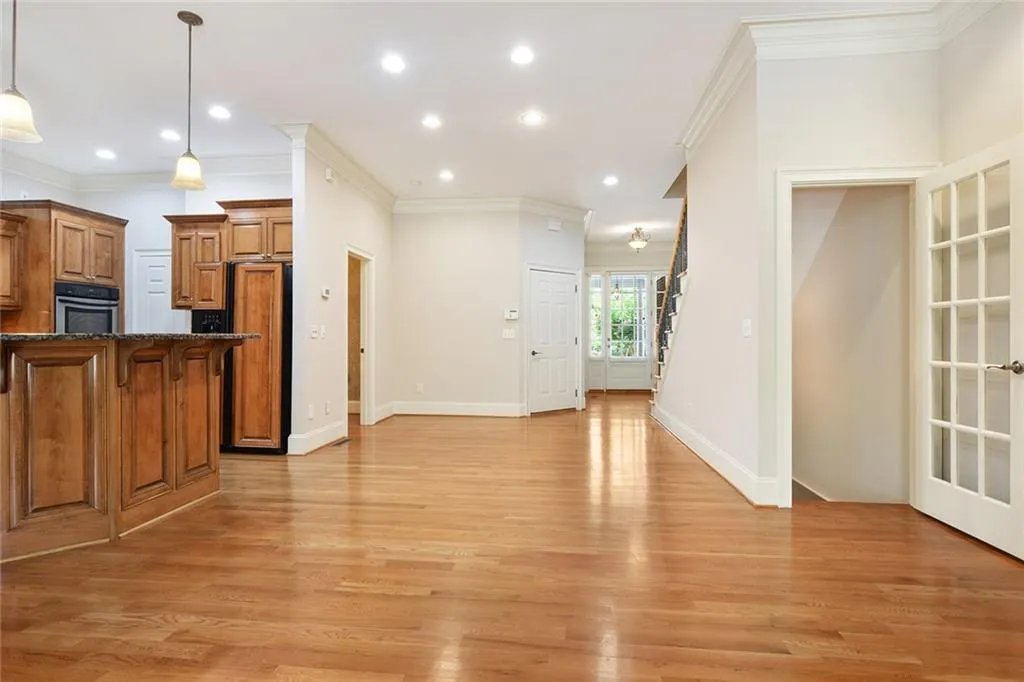 5492 Glenridge Drive Unit 536, Atlanta, Georgia 30342, 4 Bedrooms Bedrooms, ,3 BathroomsBathrooms,Residential,Sold,5492 Glenridge Drive Unit 536,6120056