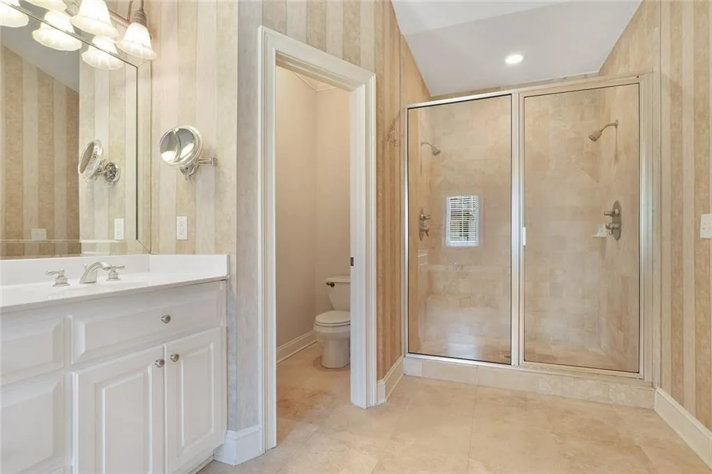 5492 Glenridge Drive Unit 536, Atlanta, Georgia 30342, 4 Bedrooms Bedrooms, ,3 BathroomsBathrooms,Residential,Sold,5492 Glenridge Drive Unit 536,6120056