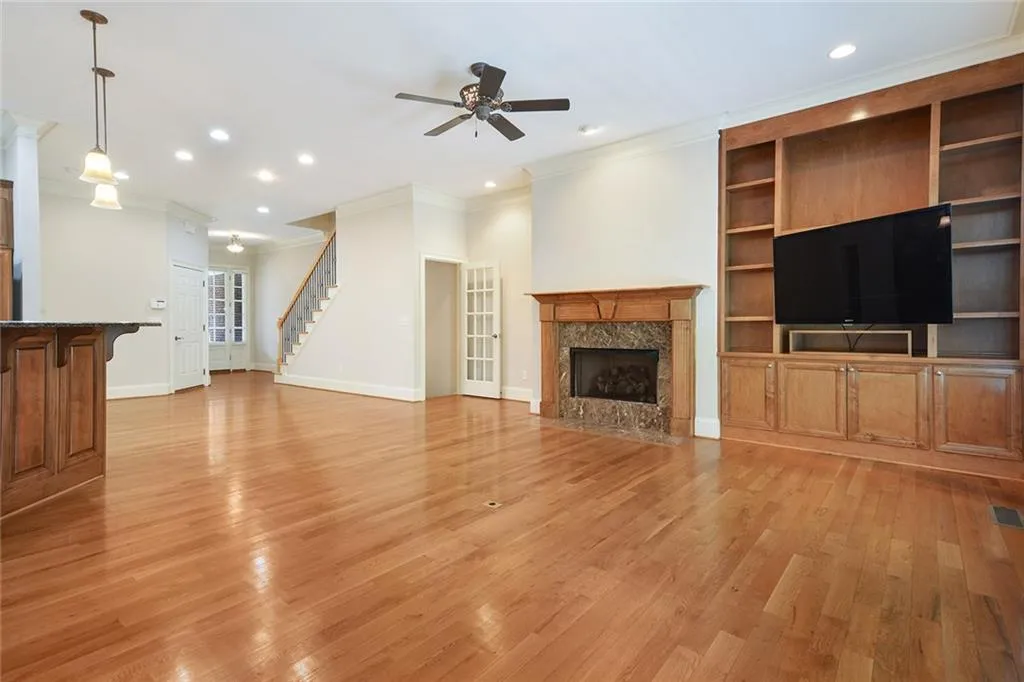 5492 Glenridge Drive Unit 536, Atlanta, Georgia 30342, 4 Bedrooms Bedrooms, ,3 BathroomsBathrooms,Residential,Sold,5492 Glenridge Drive Unit 536,6120056