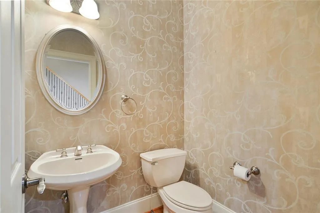 5492 Glenridge Drive Unit 536, Atlanta, Georgia 30342, 4 Bedrooms Bedrooms, ,3 BathroomsBathrooms,Residential,Sold,5492 Glenridge Drive Unit 536,6120056