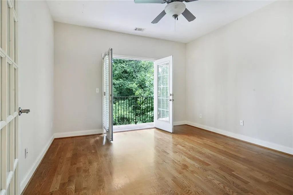 5492 Glenridge Drive Unit 536, Atlanta, Georgia 30342, 4 Bedrooms Bedrooms, ,3 BathroomsBathrooms,Residential,Sold,5492 Glenridge Drive Unit 536,6120056