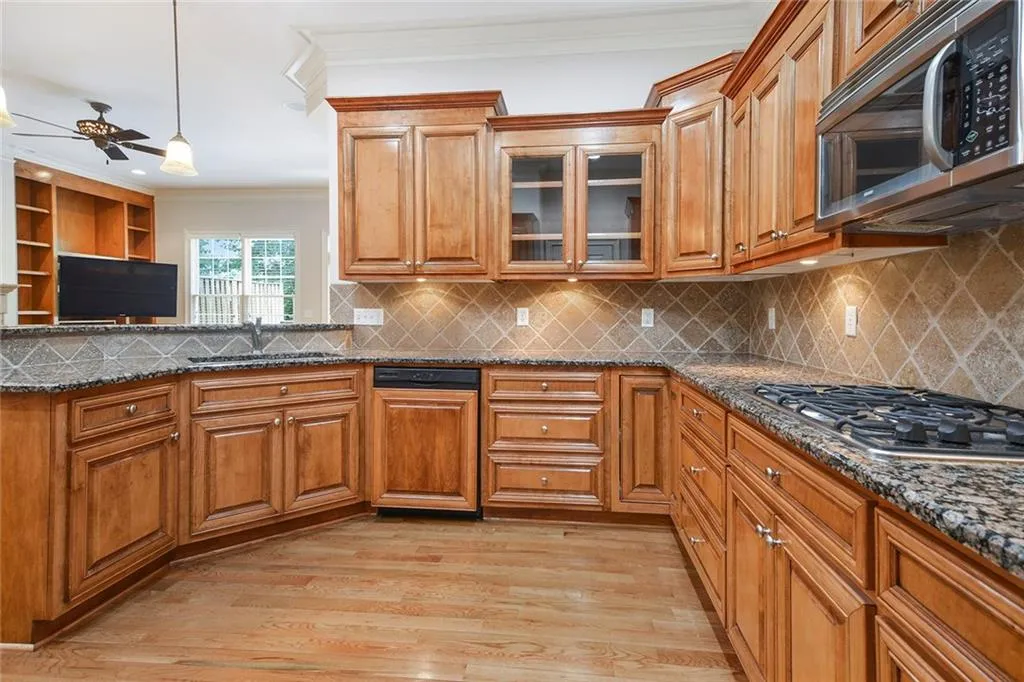 5492 Glenridge Drive Unit 536, Atlanta, Georgia 30342, 4 Bedrooms Bedrooms, ,3 BathroomsBathrooms,Residential,Sold,5492 Glenridge Drive Unit 536,6120056