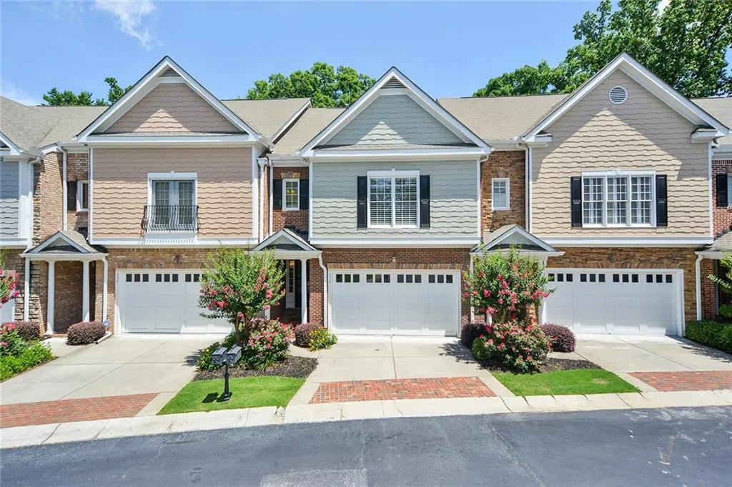 5492 Glenridge Drive Unit 536, Atlanta, Georgia 30342, 4 Bedrooms Bedrooms, ,3 BathroomsBathrooms,Residential,Sold,5492 Glenridge Drive Unit 536,6120056