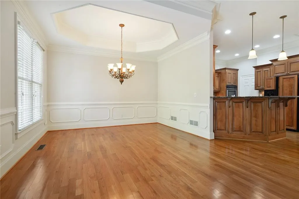 5492 Glenridge Drive Unit 536, Atlanta, Georgia 30342, 4 Bedrooms Bedrooms, ,3 BathroomsBathrooms,Residential,Sold,5492 Glenridge Drive Unit 536,6120056