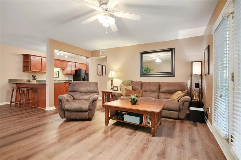 204 Brighton Point, Atlanta, Georgia 30328, 2 Bedrooms Bedrooms, ,2 BathroomsBathrooms,Residential,Sold,204 Brighton Point,6922035