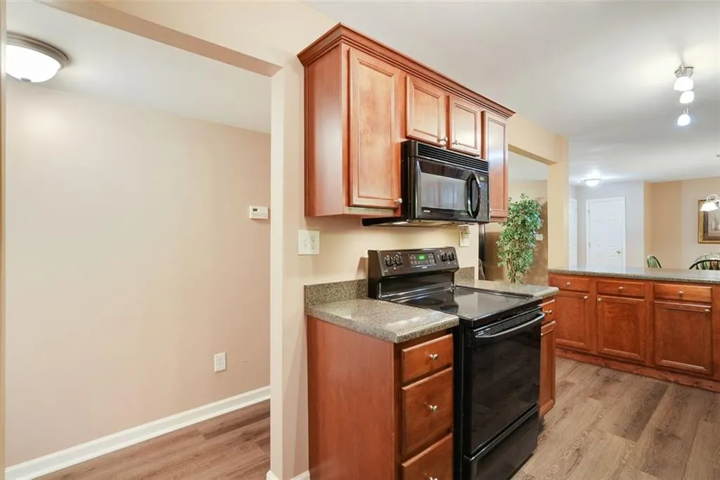 204 Brighton Point, Atlanta, Georgia 30328, 2 Bedrooms Bedrooms, ,2 BathroomsBathrooms,Residential,Sold,204 Brighton Point,6922035