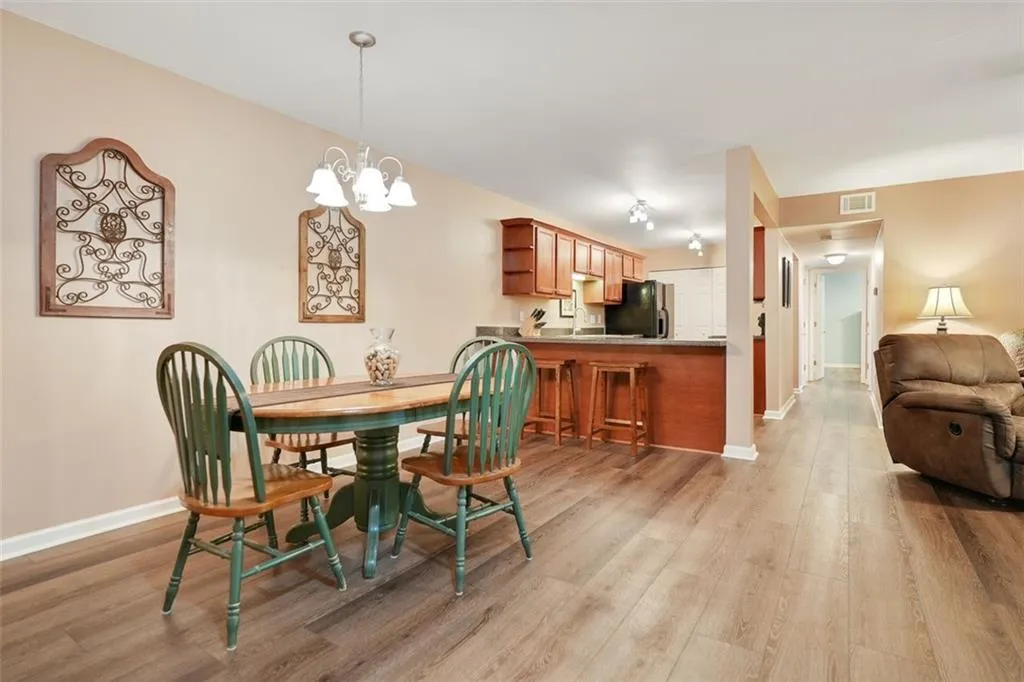 204 Brighton Point, Atlanta, Georgia 30328, 2 Bedrooms Bedrooms, ,2 BathroomsBathrooms,Residential,Sold,204 Brighton Point,6922035