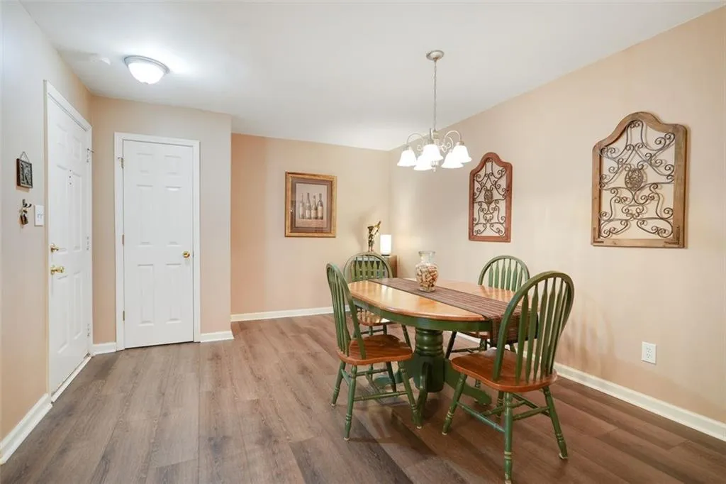 204 Brighton Point, Atlanta, Georgia 30328, 2 Bedrooms Bedrooms, ,2 BathroomsBathrooms,Residential,Sold,204 Brighton Point,6922035
