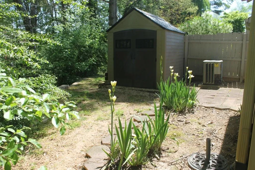 7750 Roswell Rd Road Unit 10a, Sandy Springs, Georgia 30350, 2 Bedrooms Bedrooms, ,1 BathroomBathrooms,Residential,Sold,7750 Roswell Rd Road Unit 10a,6869443