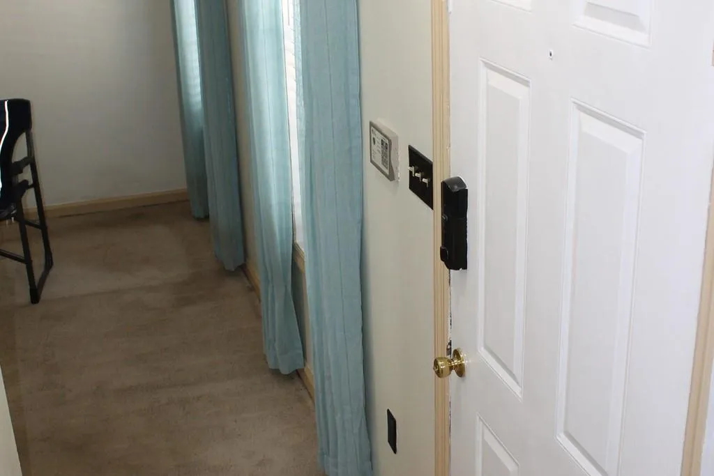 7750 Roswell Rd Road Unit 10a, Sandy Springs, Georgia 30350, 2 Bedrooms Bedrooms, ,1 BathroomBathrooms,Residential,Sold,7750 Roswell Rd Road Unit 10a,6869443