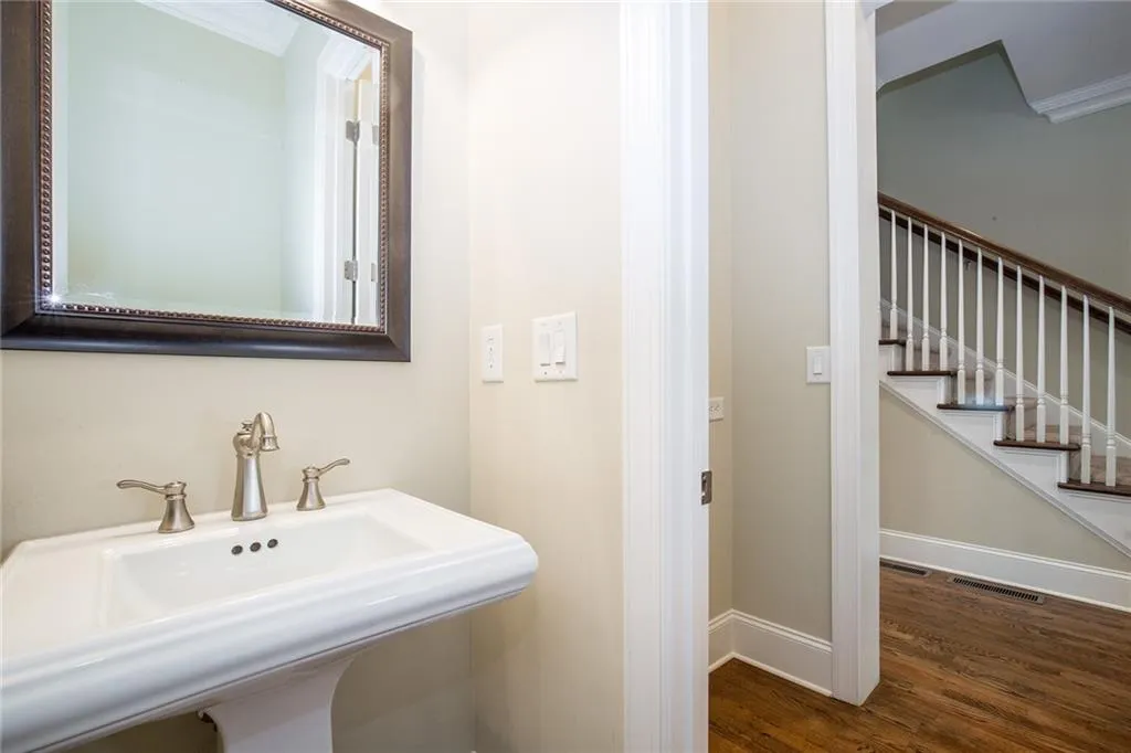 657 Lockton Place, Sandy Springs, Georgia 30342, 3 Bedrooms Bedrooms, ,3 BathroomsBathrooms,Residential,Sold,657 Lockton Place,6893973