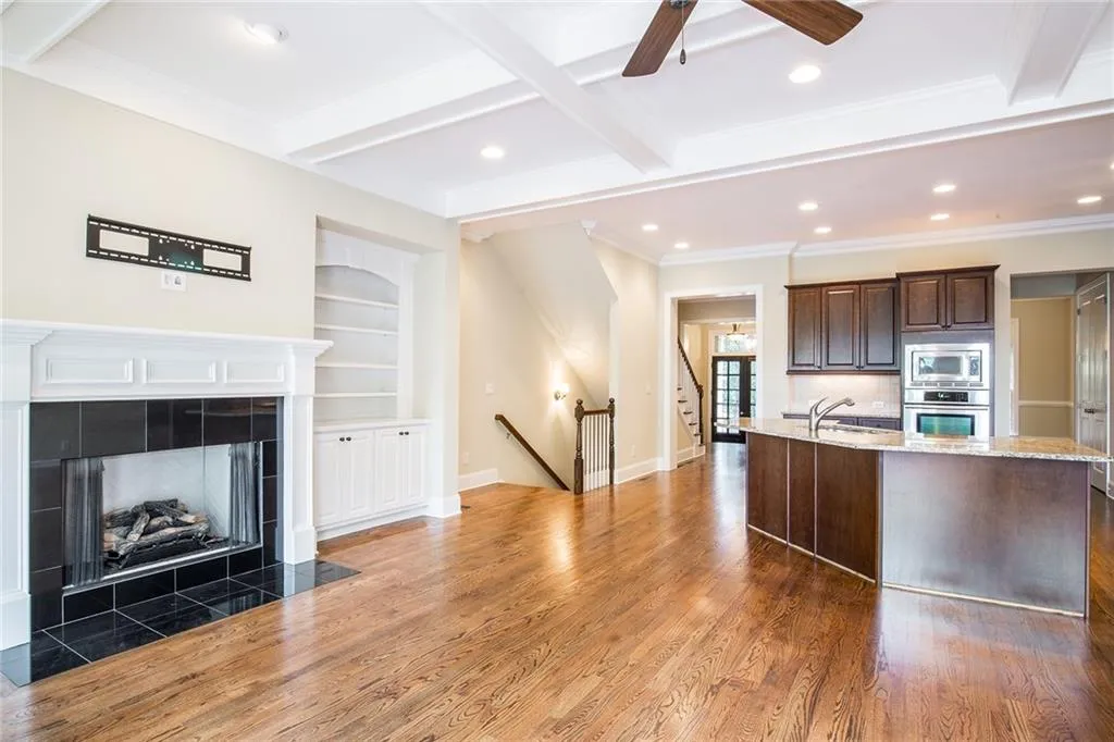 657 Lockton Place, Sandy Springs, Georgia 30342, 3 Bedrooms Bedrooms, ,3 BathroomsBathrooms,Residential,Sold,657 Lockton Place,6893973
